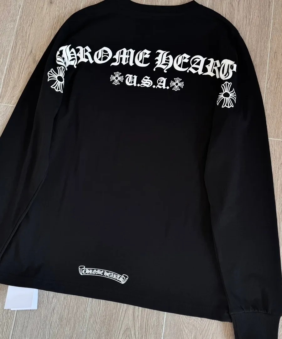 Черный лонгслив Chrome Hearts, вид сзади под углом