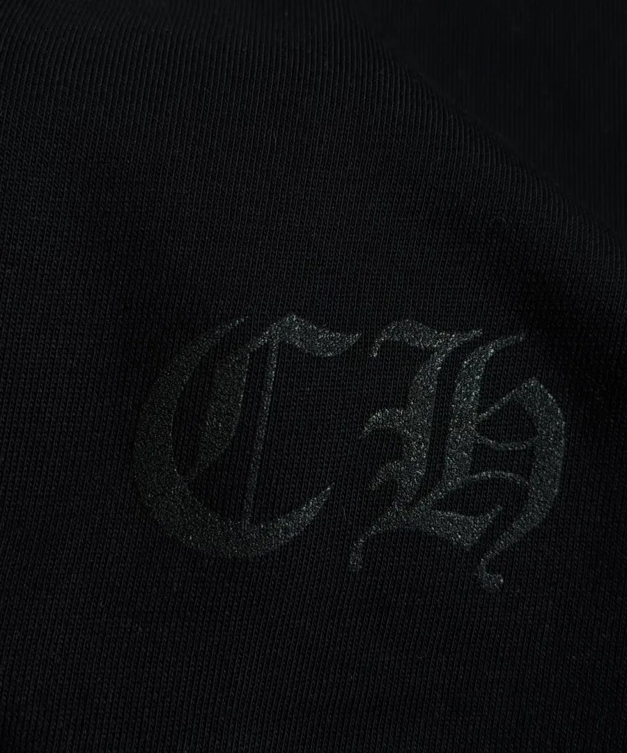 Тональный принт CH на черной футболке Chrome Hearts