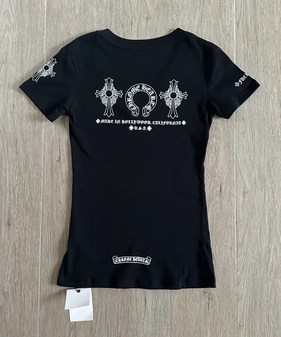 Черная женская футболка Chrome Hearts с V-образным вырезом, вид сзади