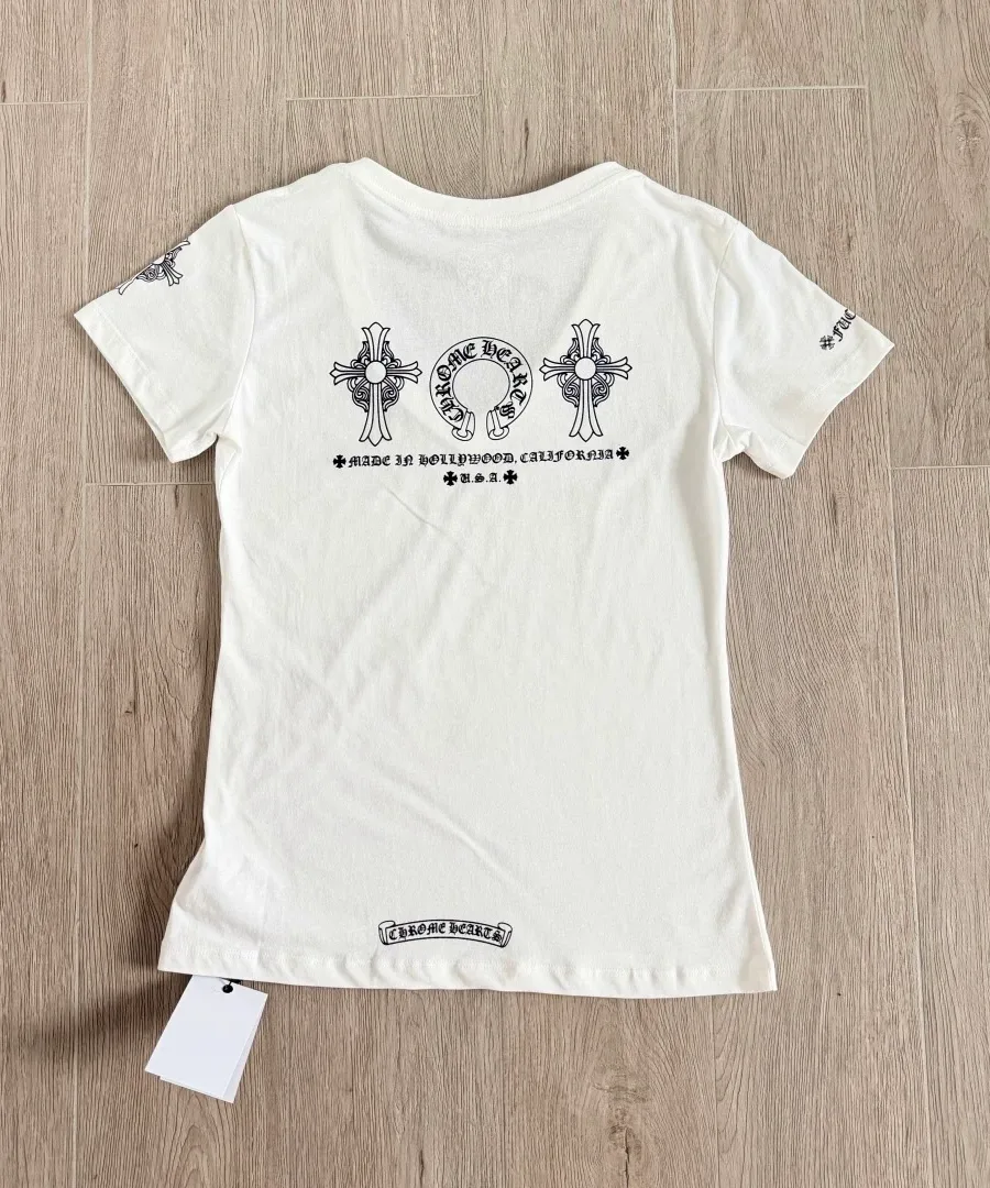 Белая женская футболка Chrome Hearts с V-образным вырезом, вид сзади