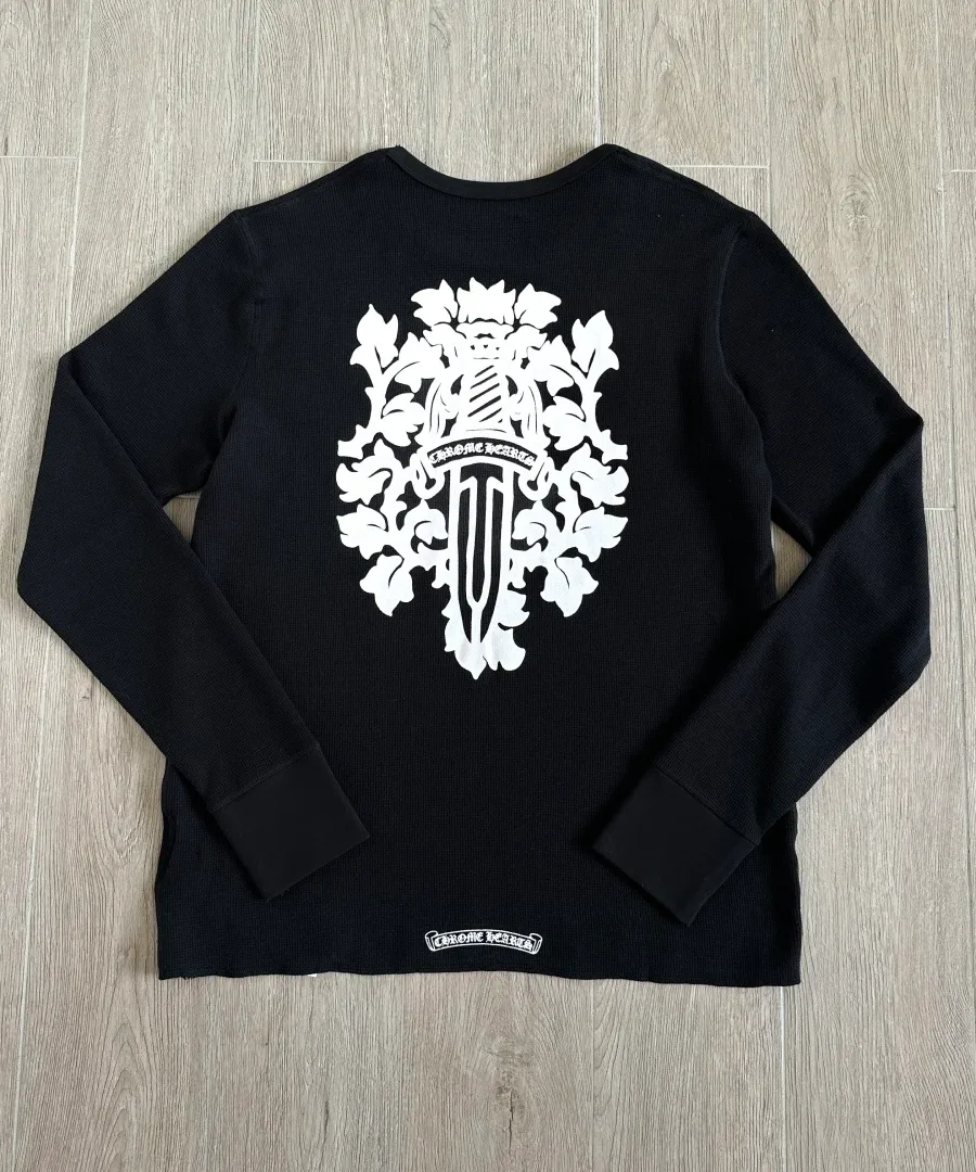 Черный лонгслив Chrome Hearts, вид сзади