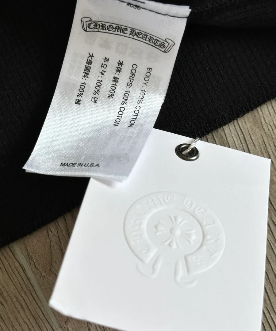 Внутренняя бирка с составом черного лонгслива Chrome Hearts