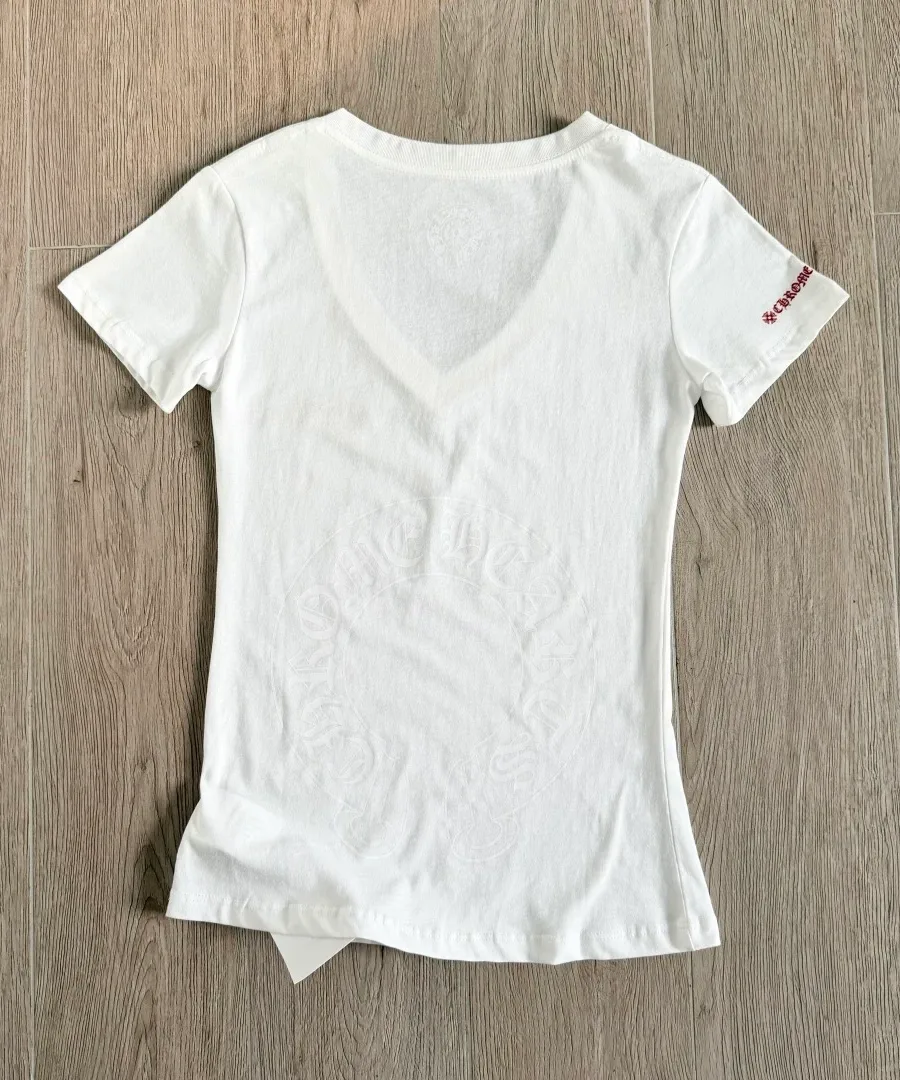 Женская белая футболка Chrome Hearts, вид сзади