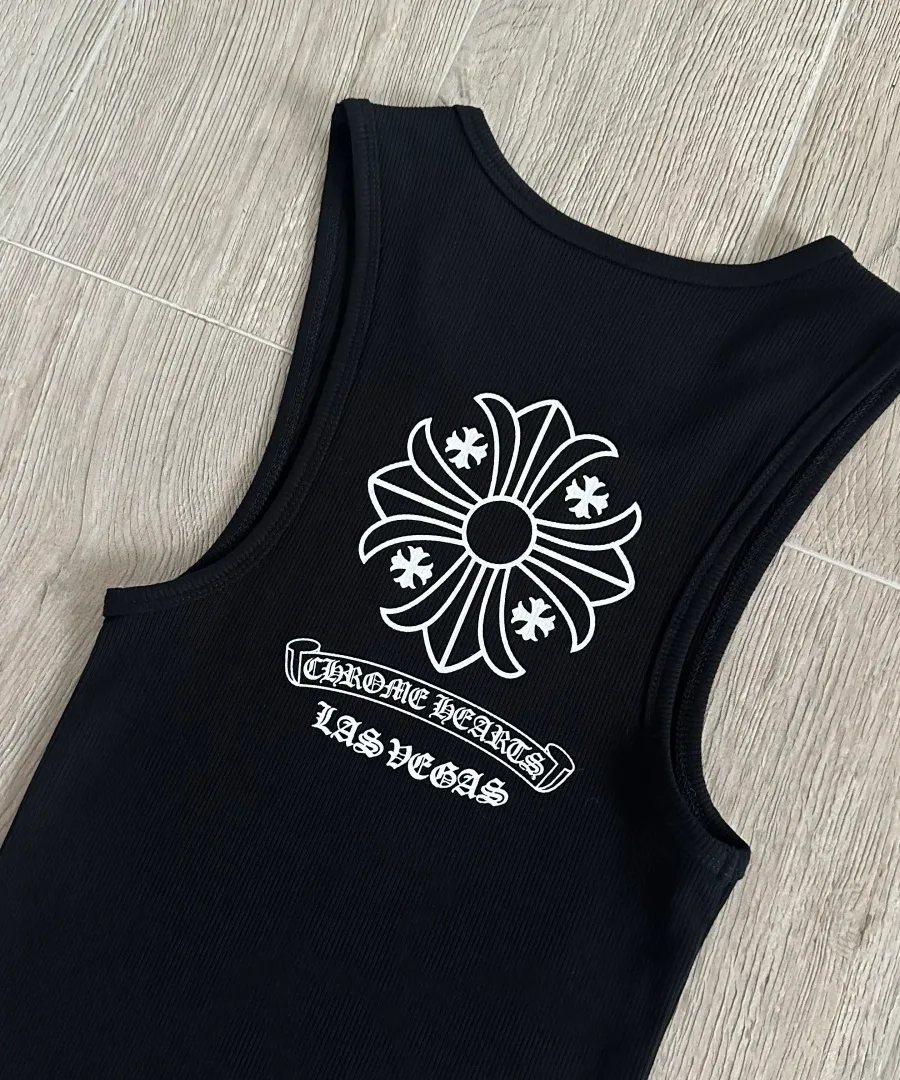 Верхняя часть черной майки Chrome Hearts сзади