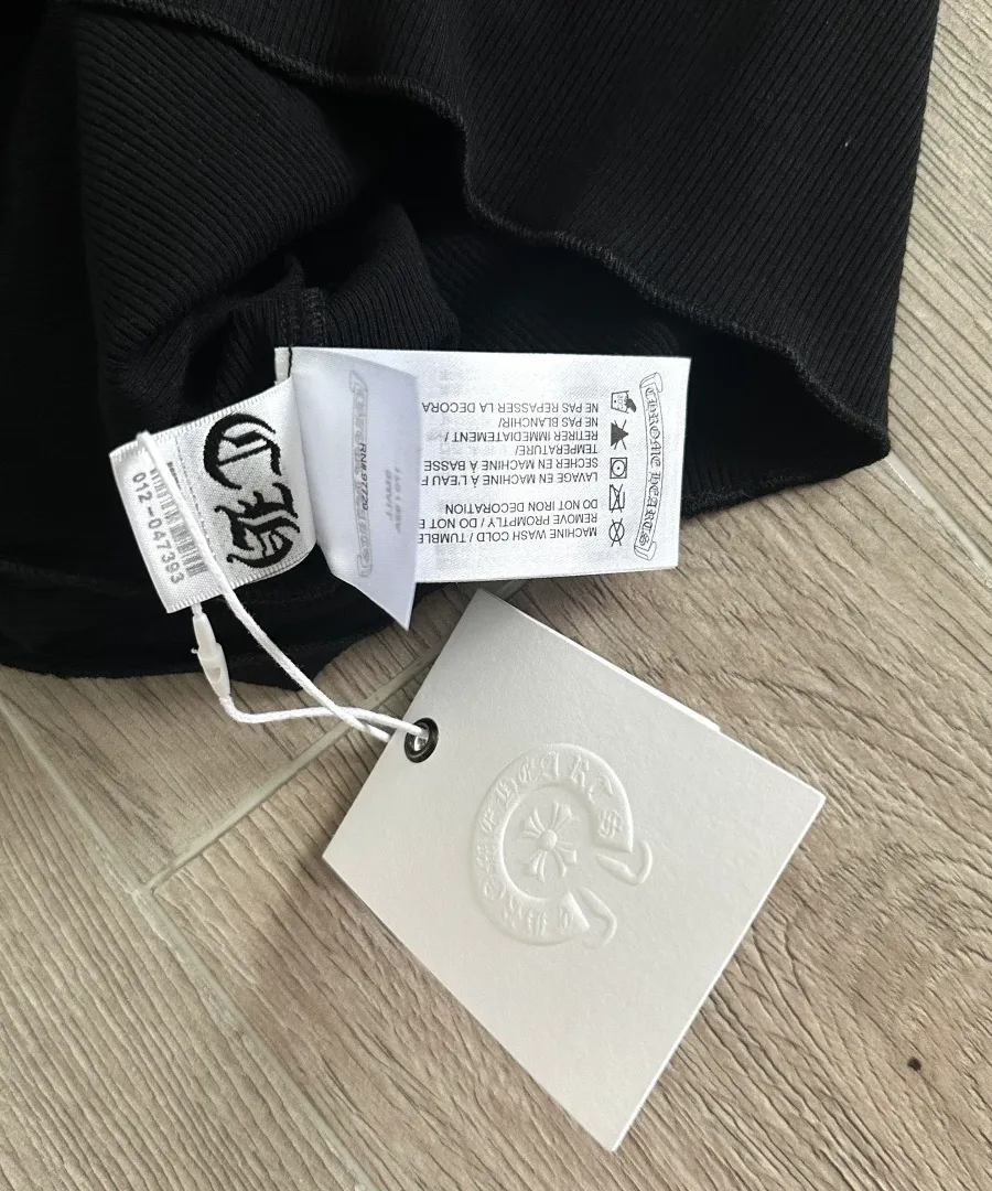 Внутренние бирки черной майки Chrome Hearts