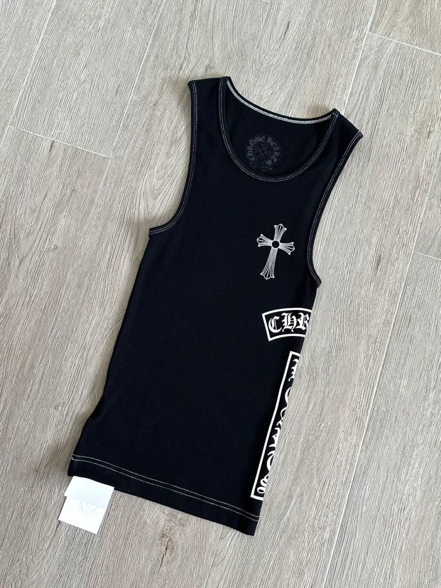 Черная майка Chrome Hearts под углом