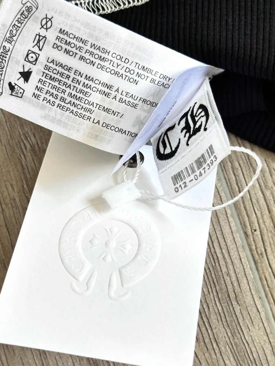 Фирменные этикетки майки Chrome Hearts