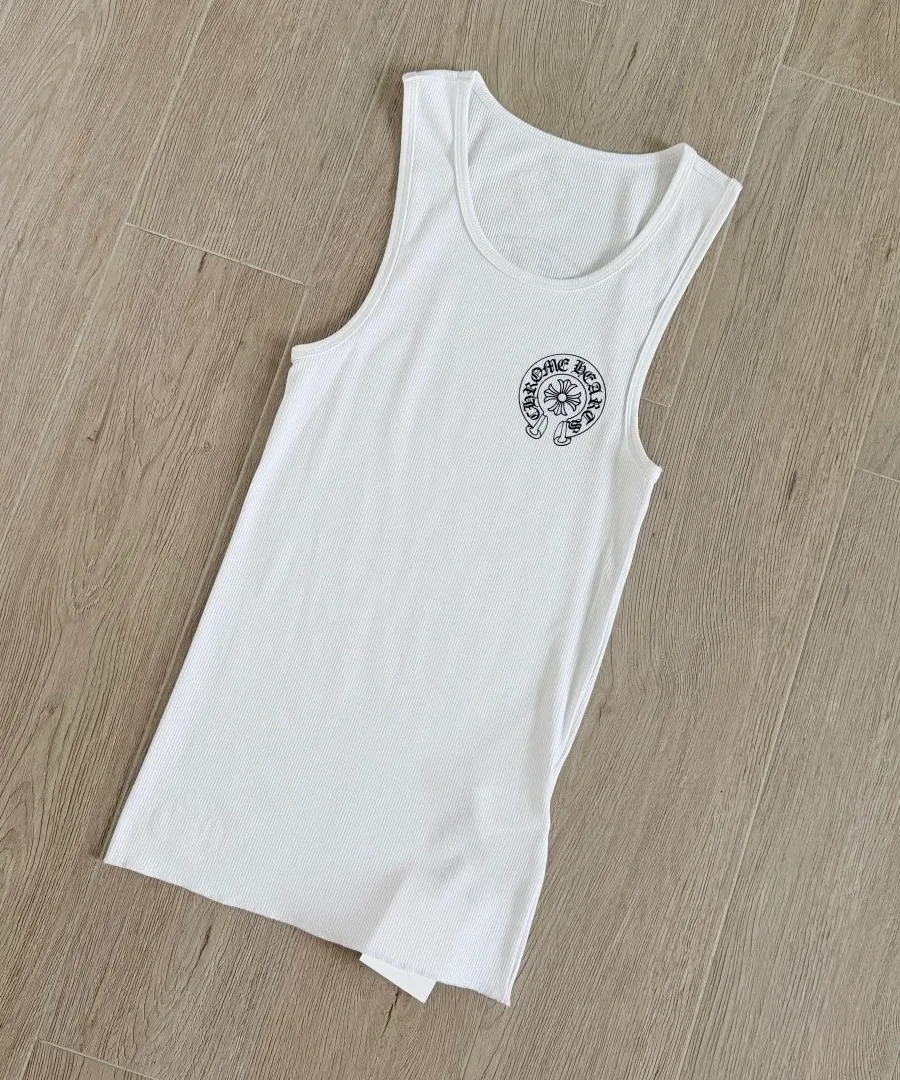 Белая майка Chrome Hearts под углом