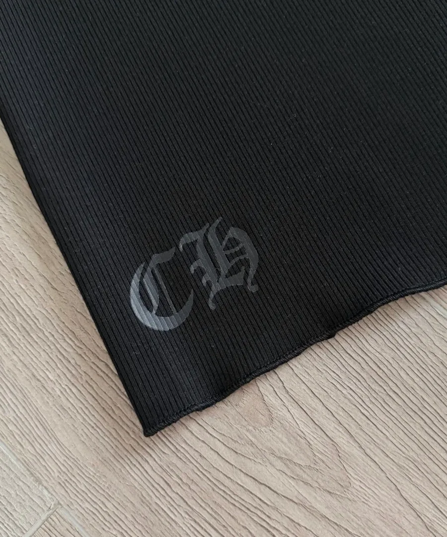 Принт на спине черной майки Chrome Hearts