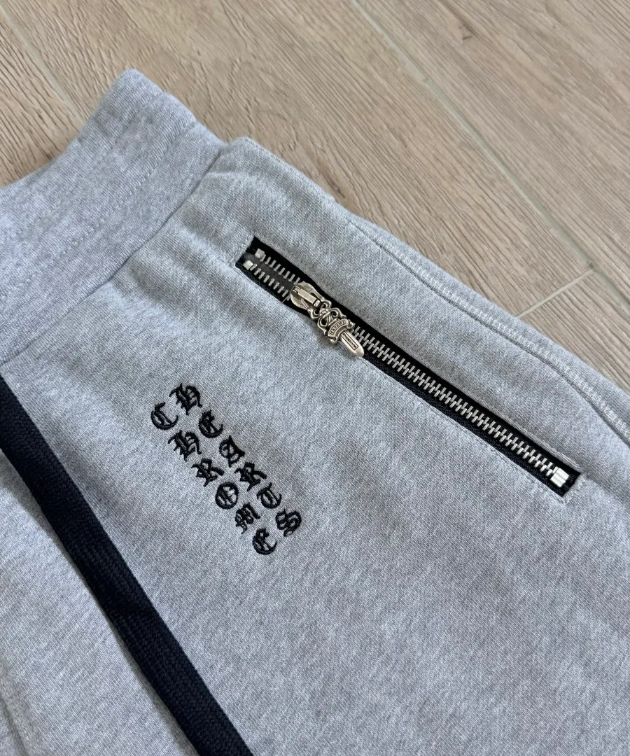 Вышивка логотипа и карман на молнии на шортах Chrome Hearts