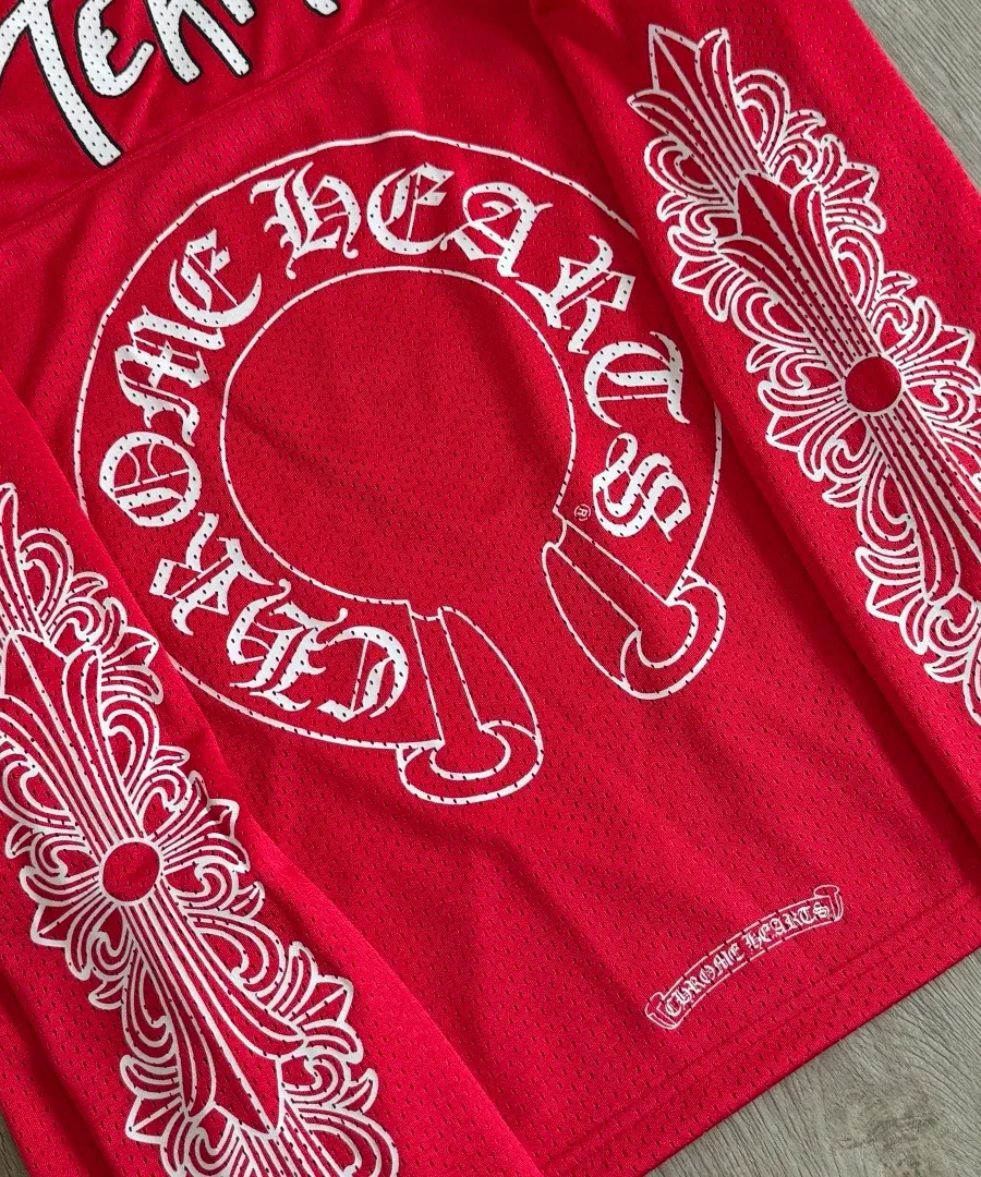 Принт в виде подковы Chrome Hearts на спине
