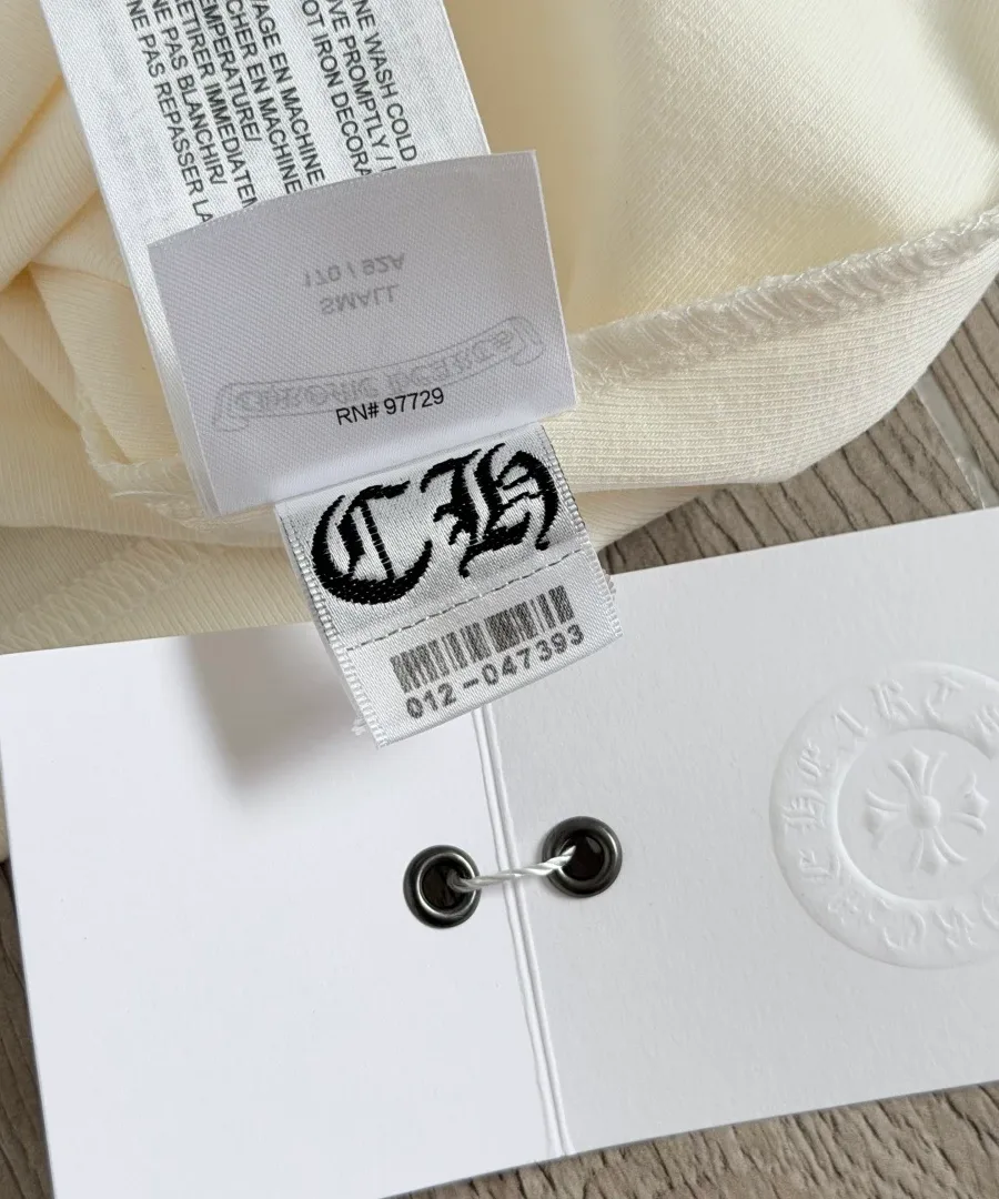 Фирменная бирка Chrome Hearts с логотипом