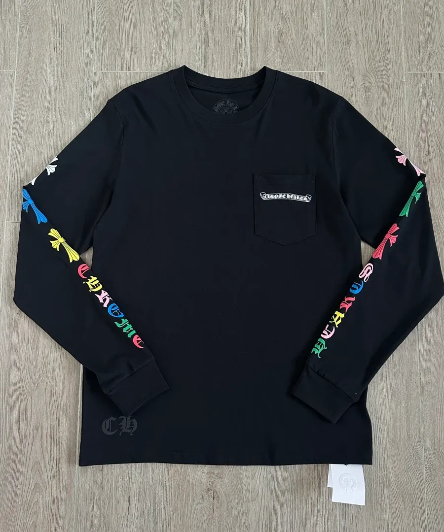 Черный лонгслив Chrome Hearts с разноцветными крестами, вид спереди
