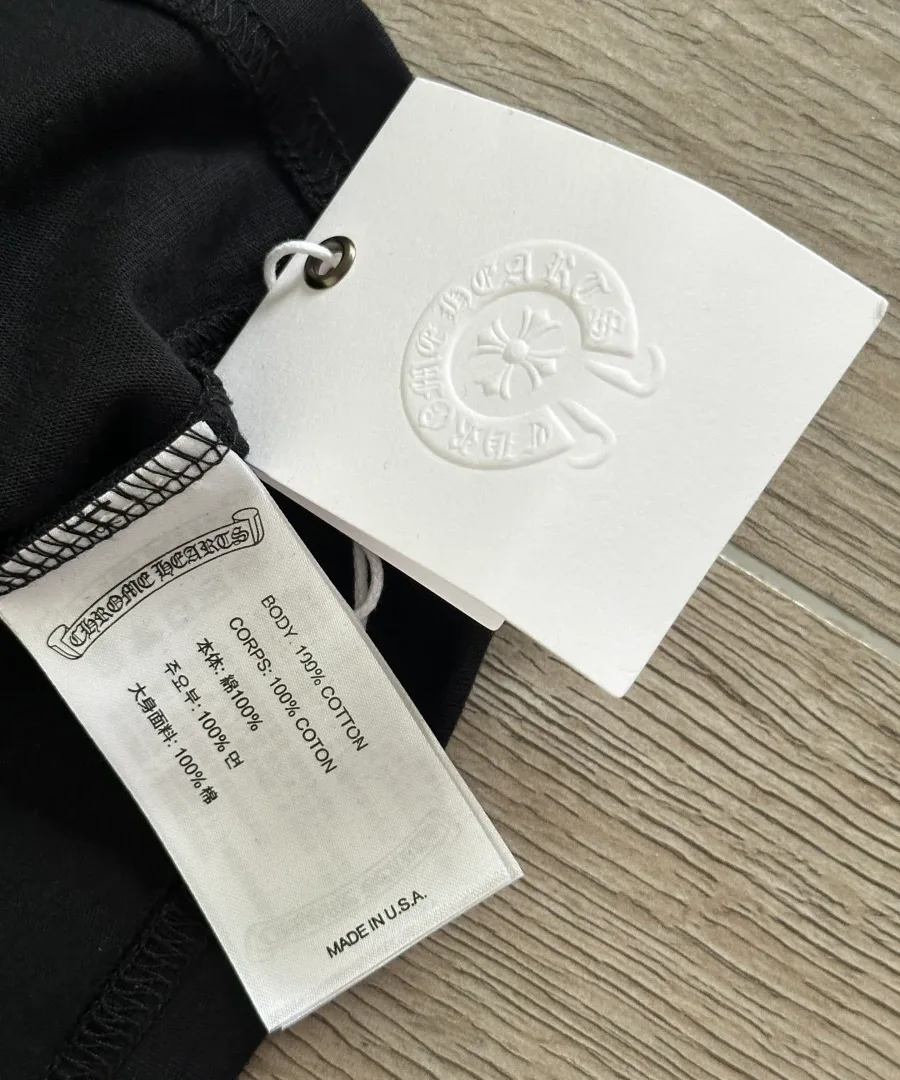 Внутренняя бирка с составом черного лонгслива Chrome Hearts