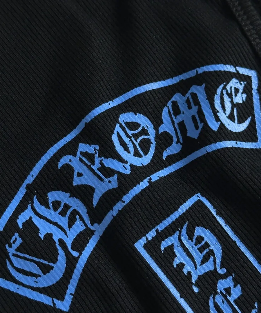 Деталь принта Chrome Hearts на спине