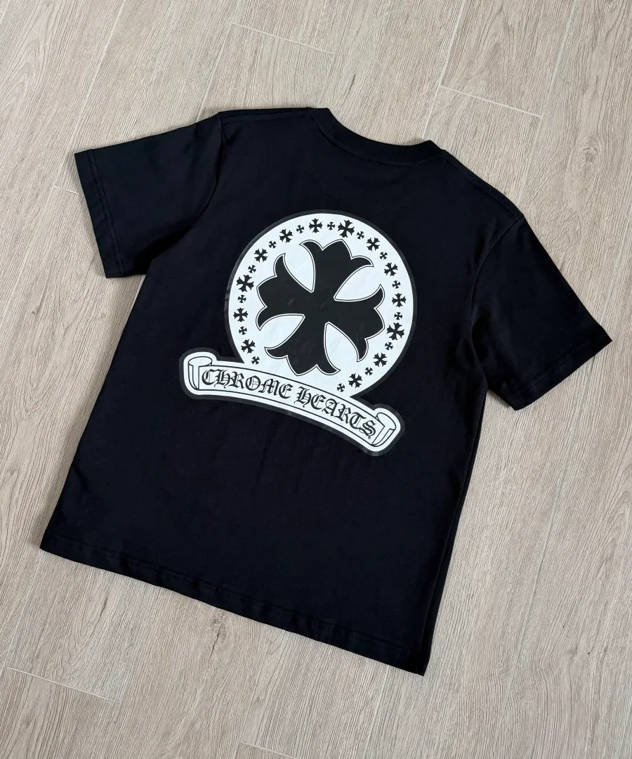 Черная футболка Chrome Hearts с принтом на спине, ракурс