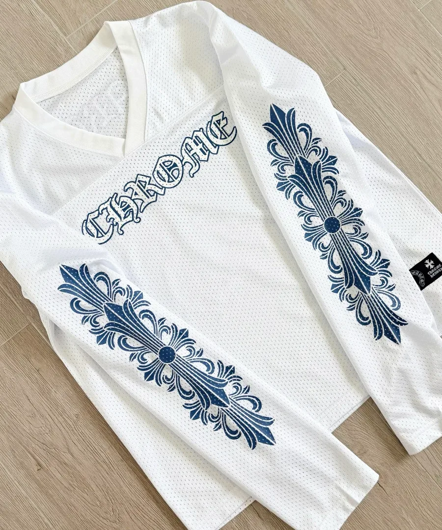 Белый сетчатый лонгслив Chrome Hearts, разложенный на полу, вид спереди