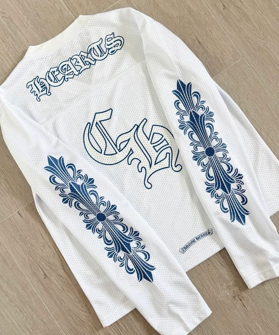 Белый сетчатый лонгслив Chrome Hearts, разложенный на полу, вид сзади