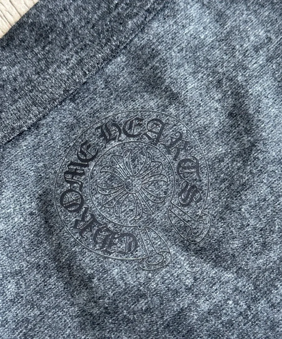 Внутренний принт с логотипом Chrome Hearts на горловине