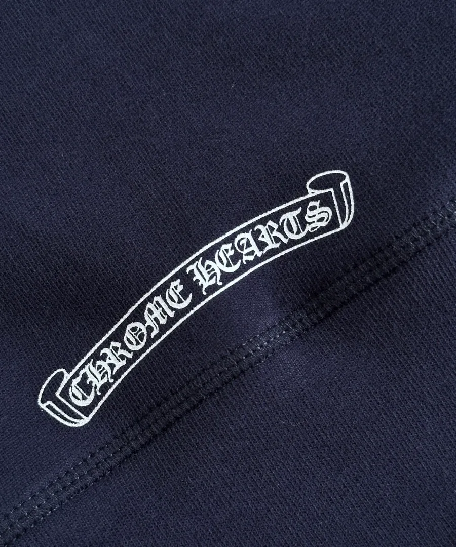 Принт с логотипом Chrome Hearts на нижней части спинки