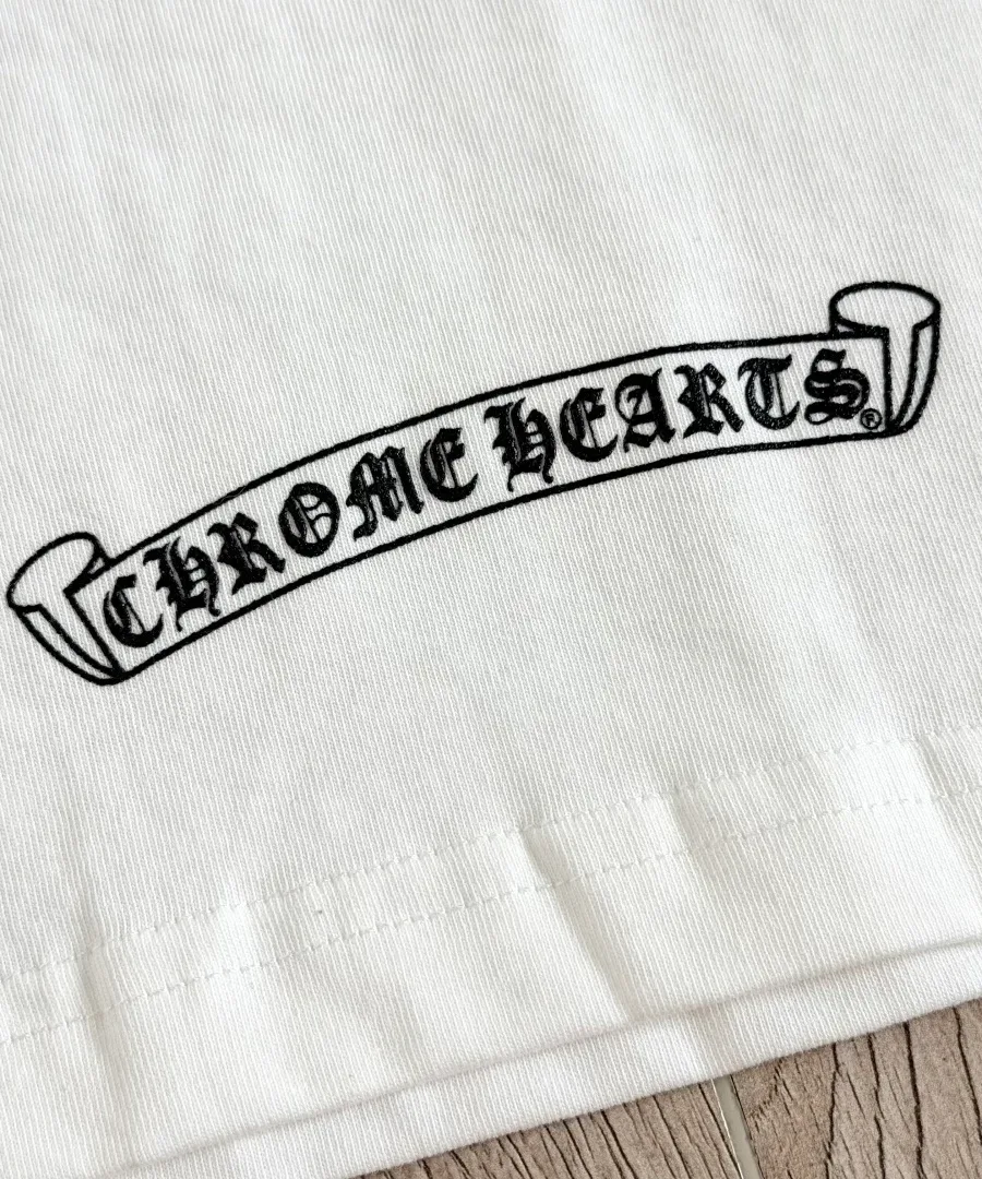 Принт со свитком Chrome Hearts сзади