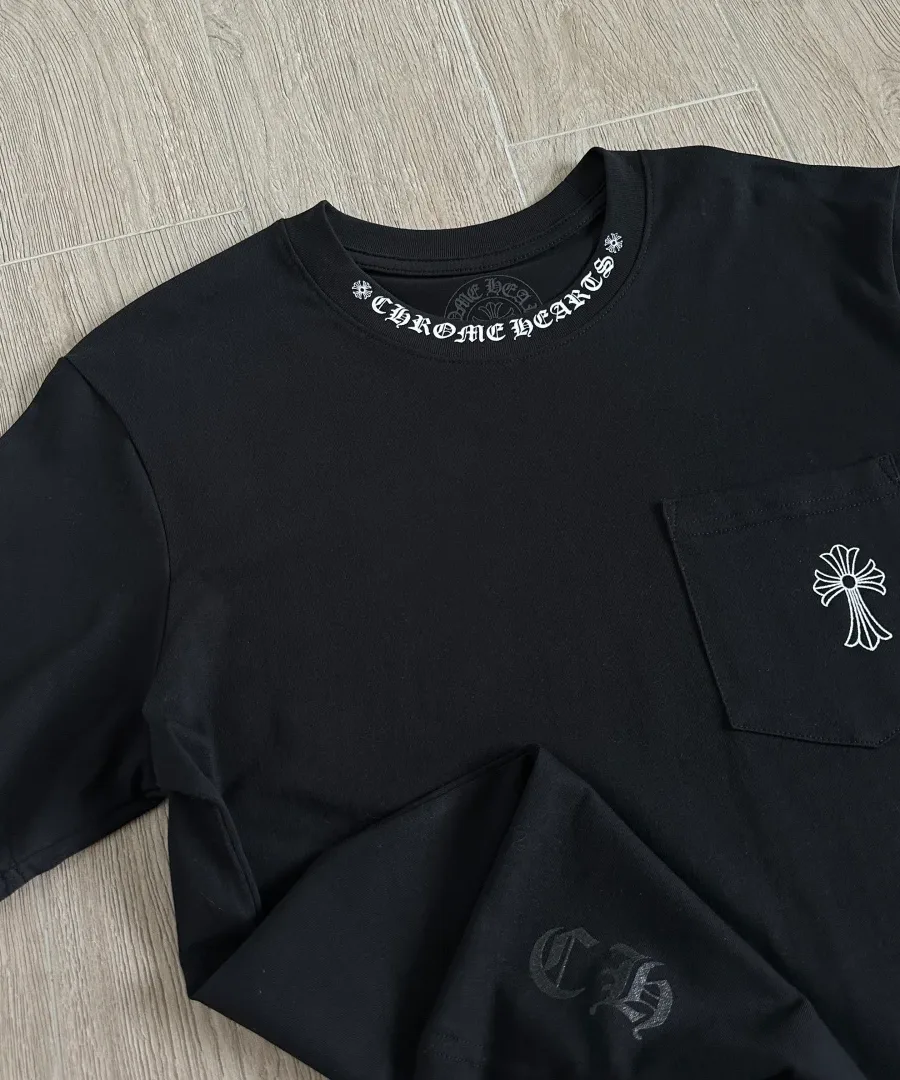 Черная футболка Chrome Hearts спереди крупным планом