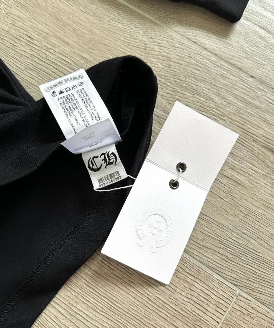 Внутренние бирки лонгслива Chrome Hearts