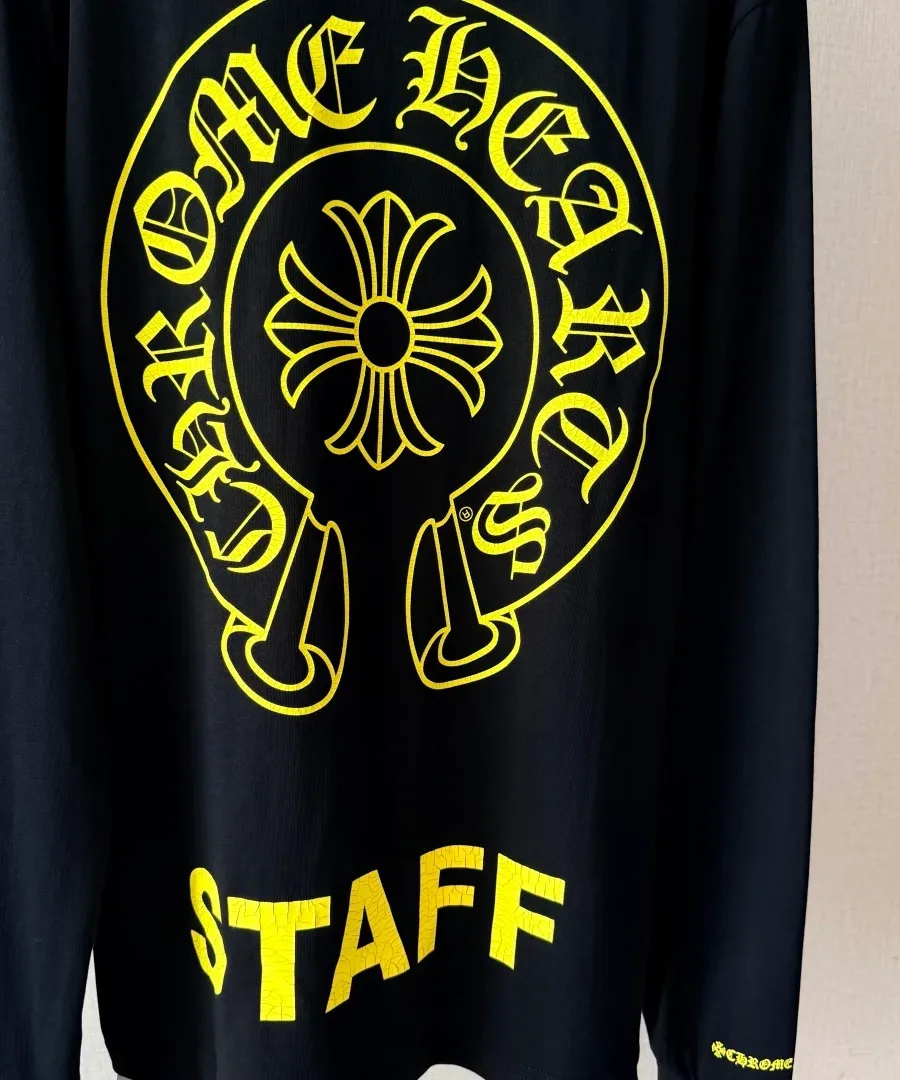 Неоново-желтый принт с логотипом-подковой и надписью STAFF на спине лонгслива Chrome Hearts