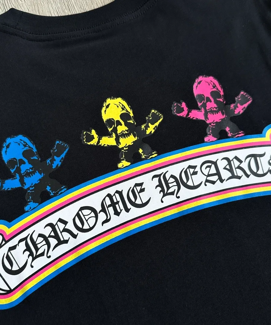Принт с логотипом и черепами на спине черной футболки Chrome Hearts Foti Skull