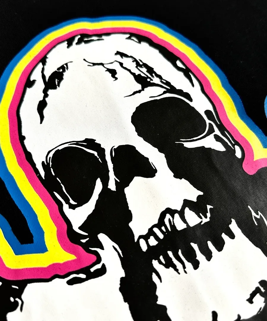 Деталь принта со скелетом на черной футболке Chrome Hearts Foti Skull