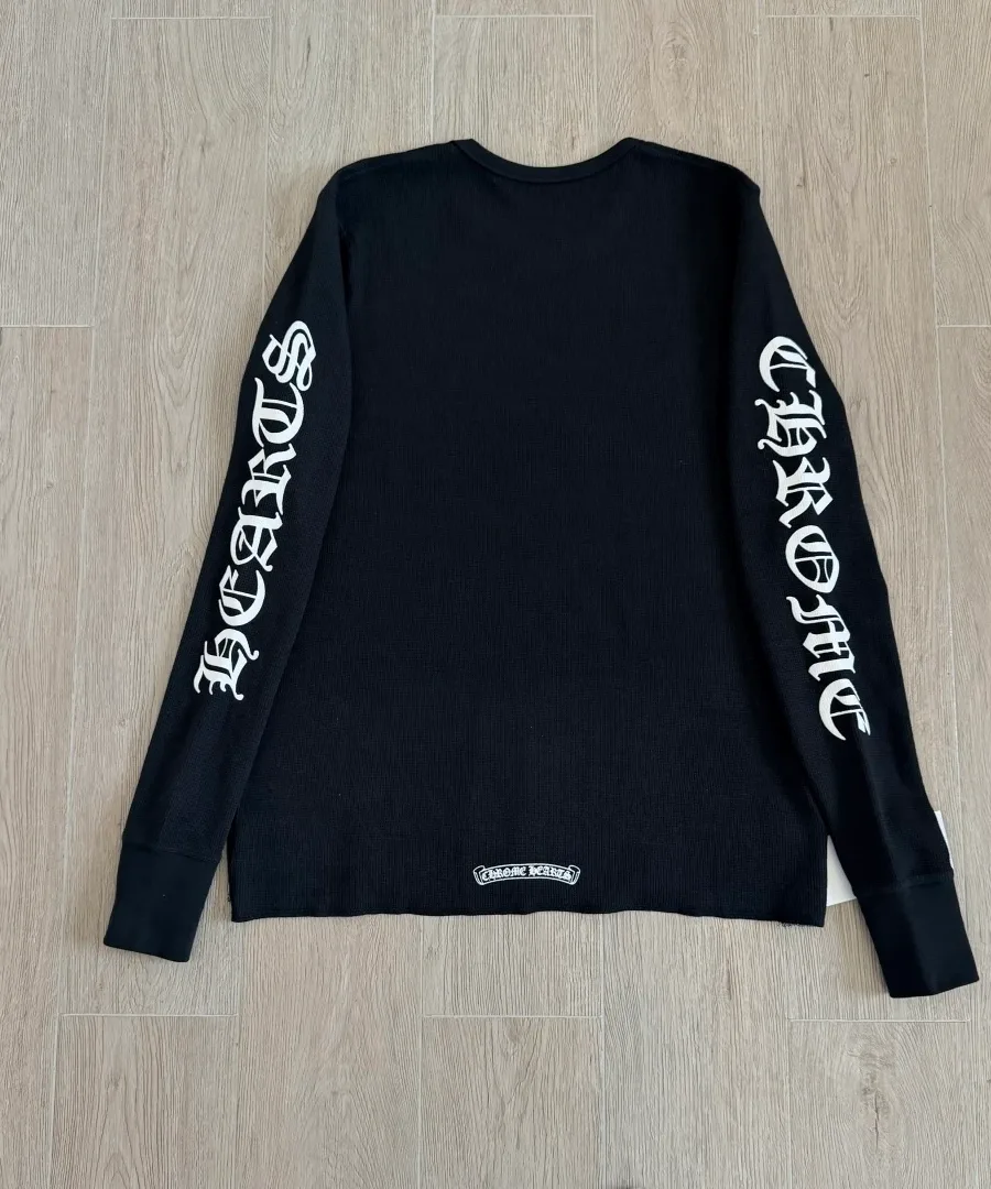 Черный лонгслив Chrome Hearts, вид сзади