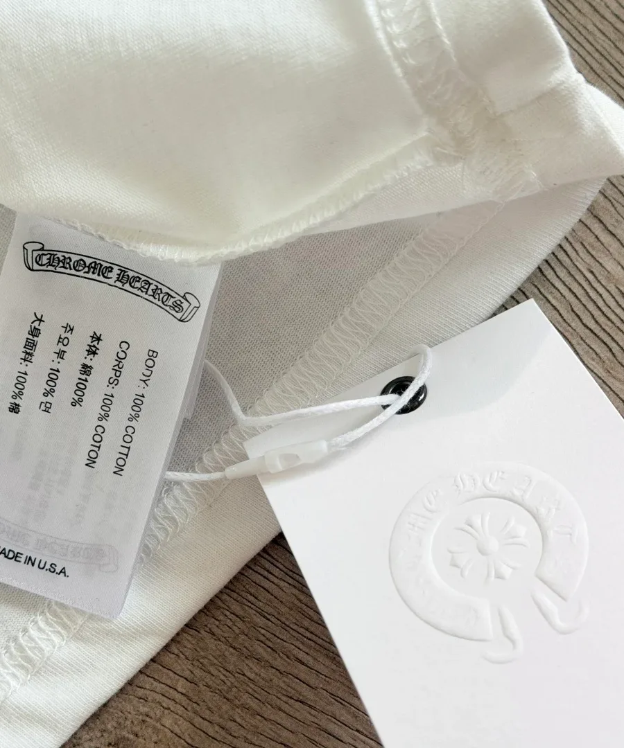 Бирка с составом белого лонгслива Chrome Hearts