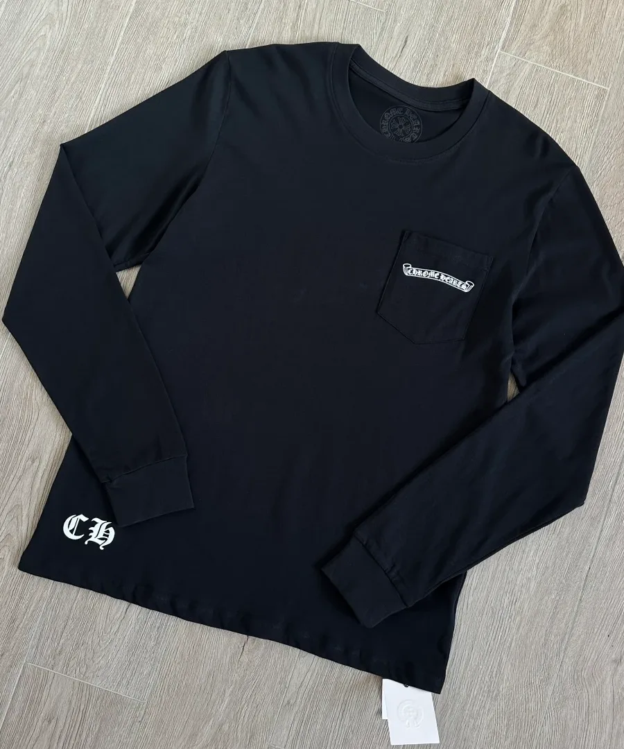 Черный лонгслив Chrome Hearts под углом