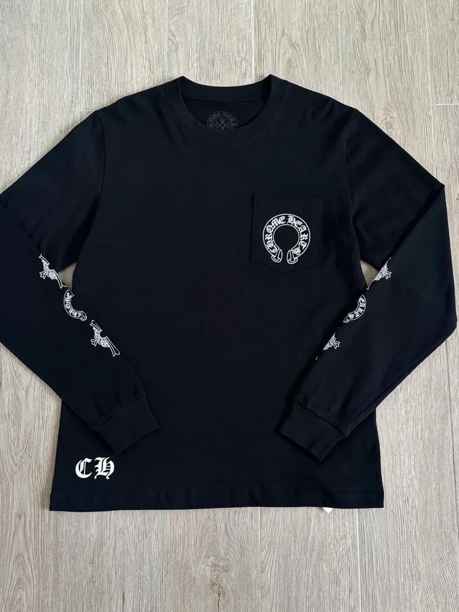 Черный лонгслив Chrome Hearts с принтами, вид спереди