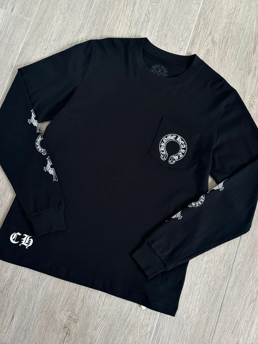 Черный лонгслив Chrome Hearts с принтами под углом