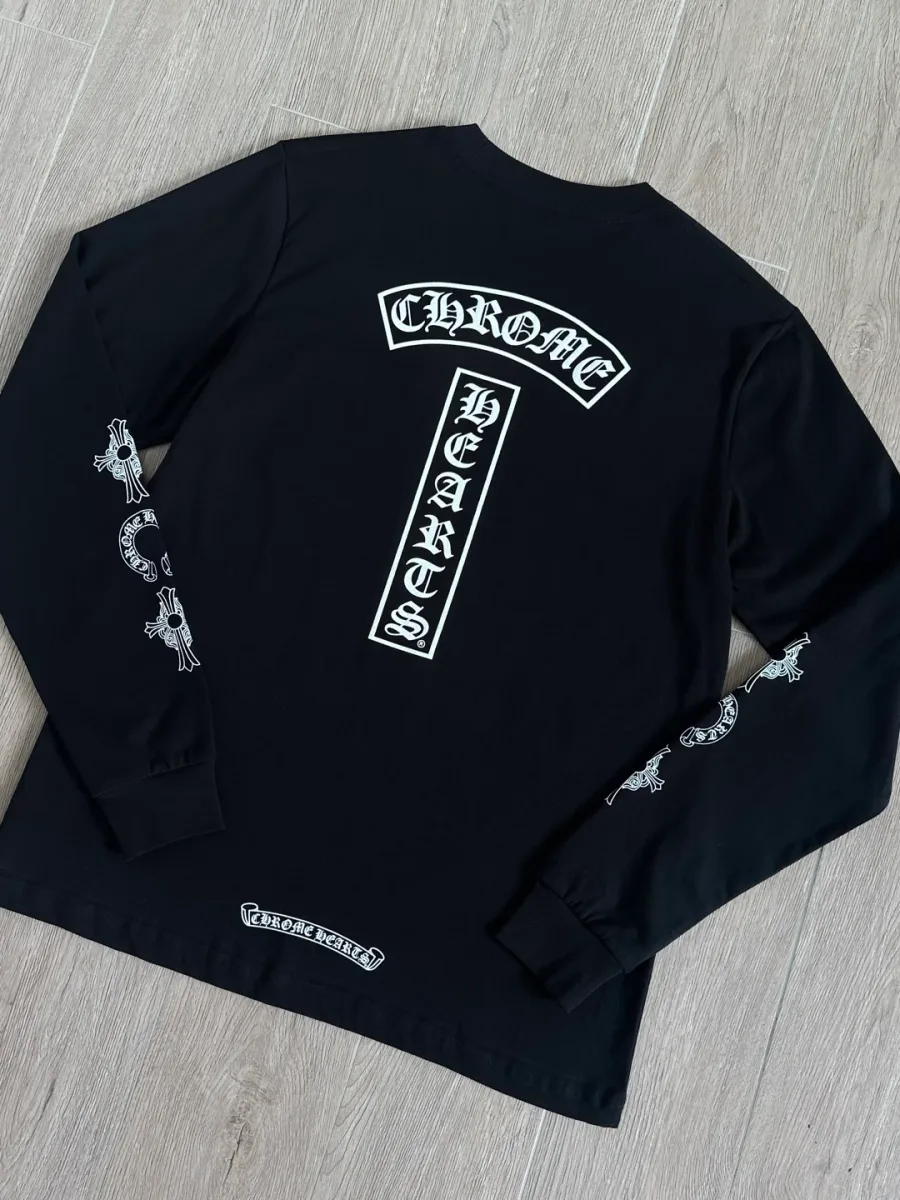 Черный лонгслив Chrome Hearts с принтами, вид со спины