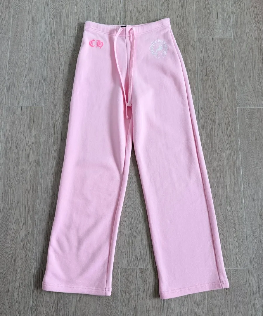 Розовые спортивные штаны Chrome Hearts Miami, вид спереди