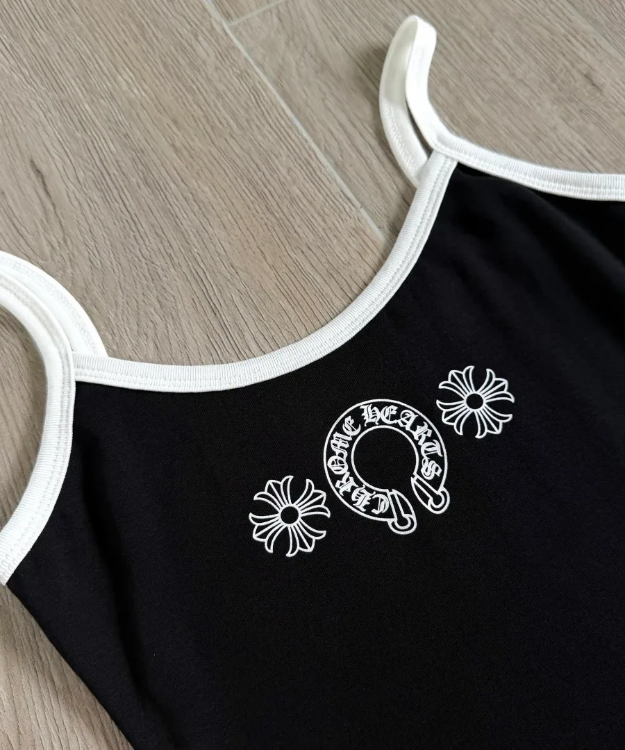 Принт с подковой на груди платья Chrome Hearts