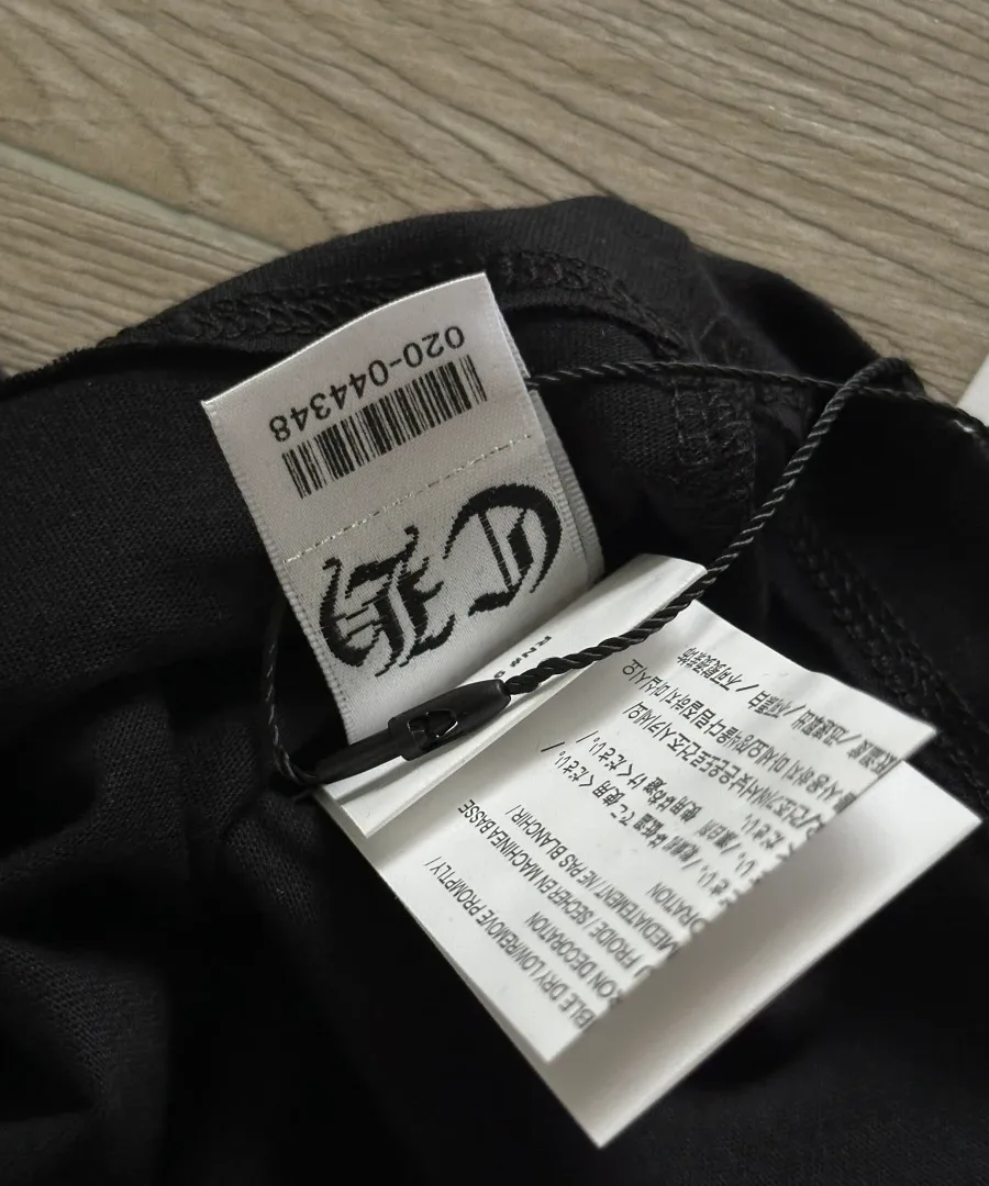 Внутренние бирки и ярлыки футболки Chrome Hearts