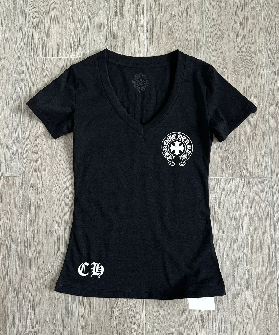Черная женская футболка Chrome Hearts с V-образным вырезом, вид спереди