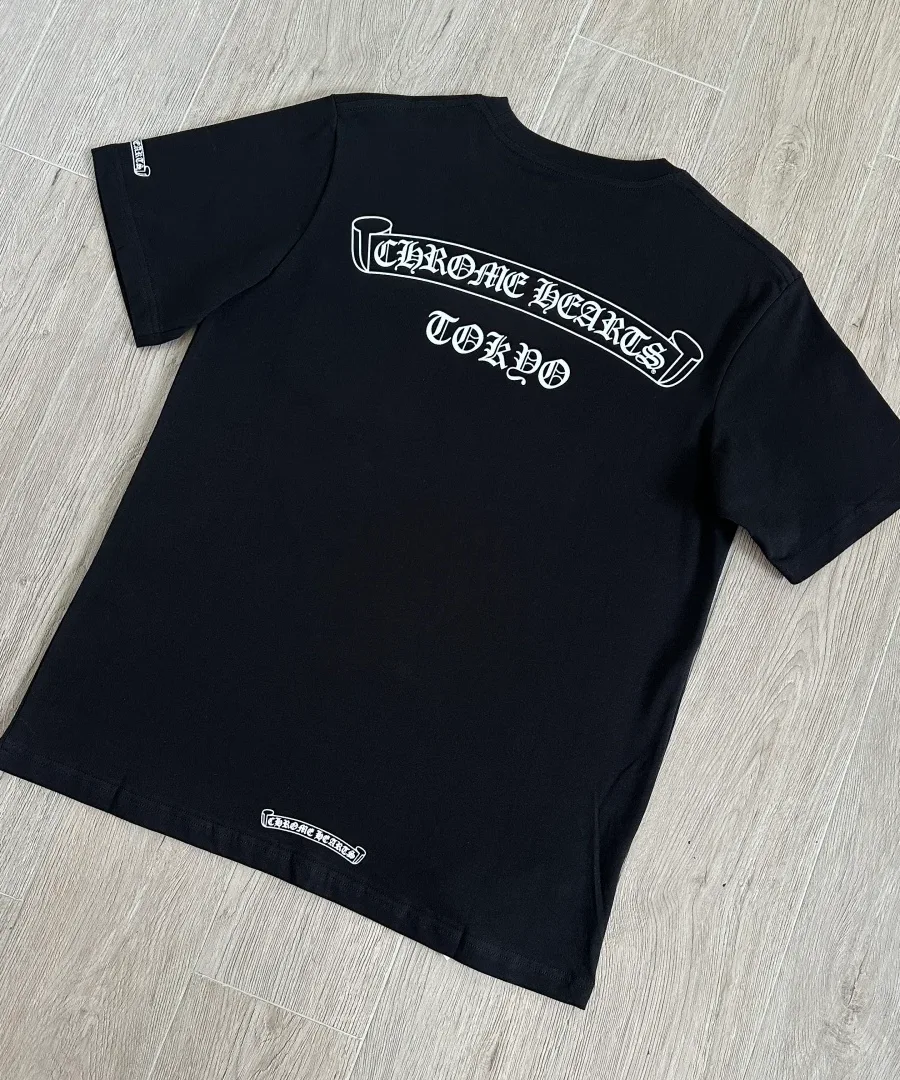 Черная футболка Chrome Hearts Tokyo City Limited вид сзади под углом