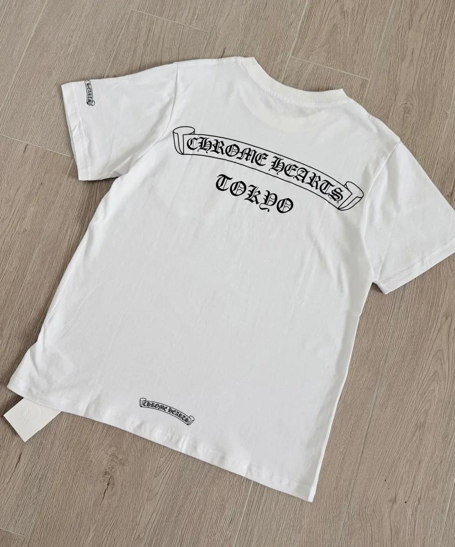 Белая футболка Chrome Hearts Tokyo City Limited вид сзади под углом