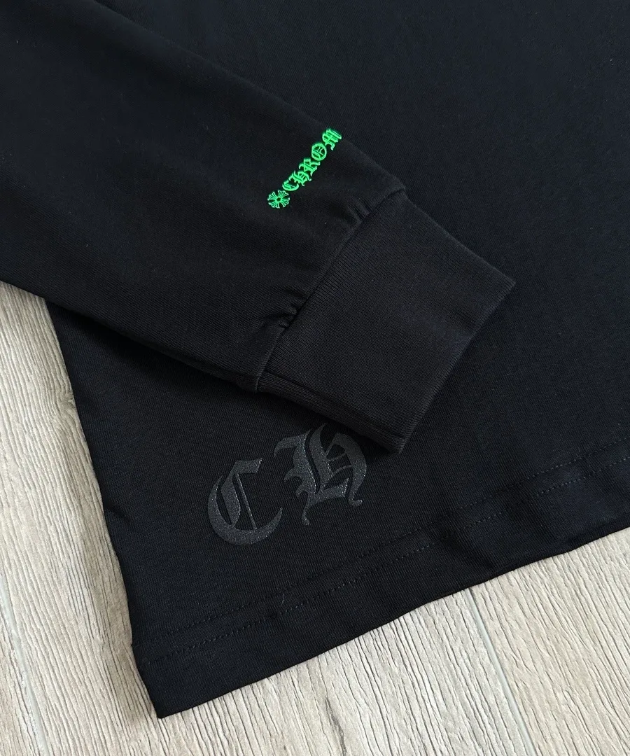 Деталь манжеты рукава и нижнего края лонгслива Chrome Hearts Staff