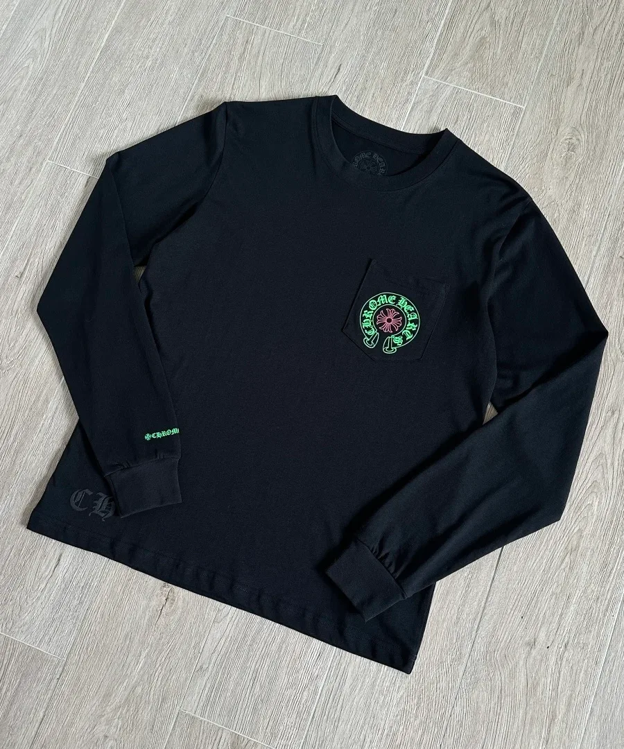 Черный лонгслив Chrome Hearts Staff, вид спереди под углом