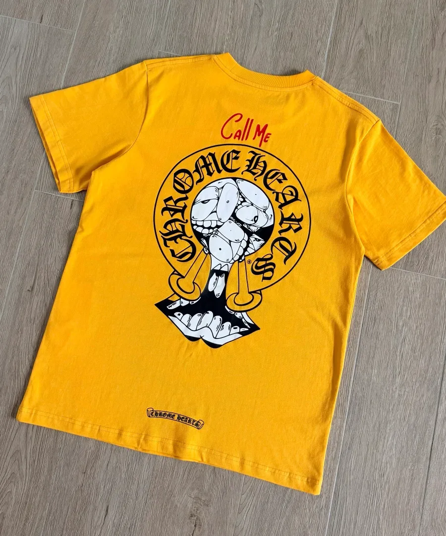 Жёлтая футболка Chrome Hearts сзади под углом