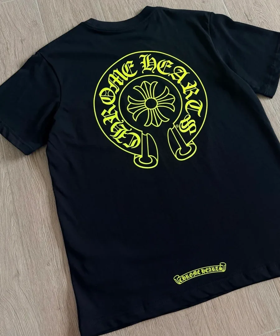 Черная футболка Chrome Hearts в разложенном виде, вид сзади