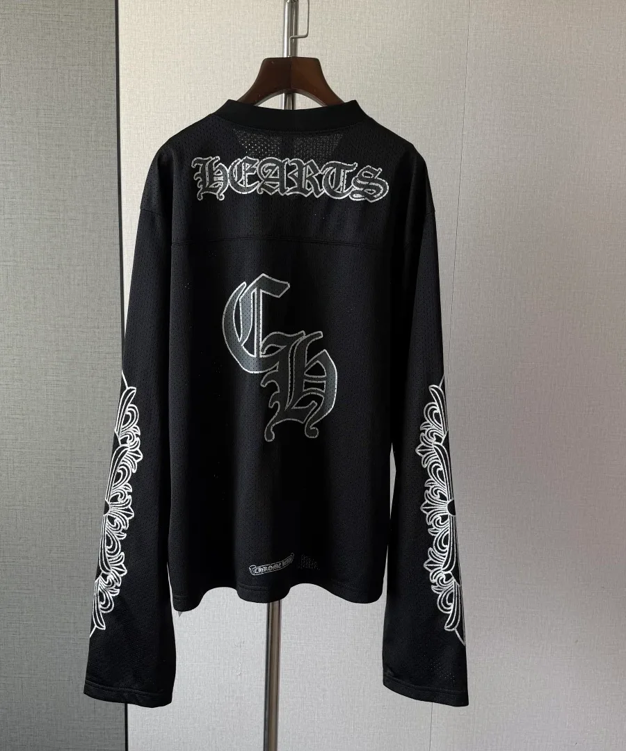 Черный сетчатый лонгслив Chrome Hearts на вешалке, вид сзади