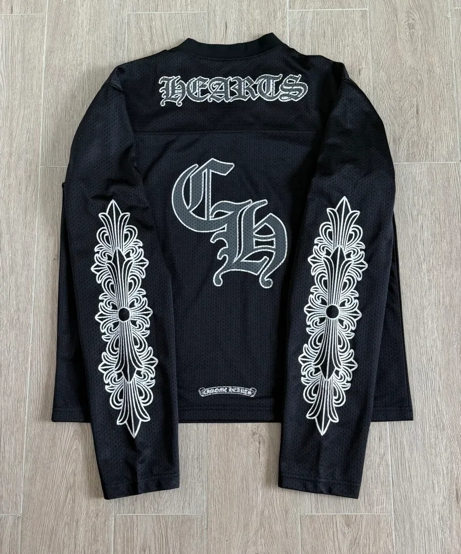 Черный лонгслив Chrome Hearts, вид сзади