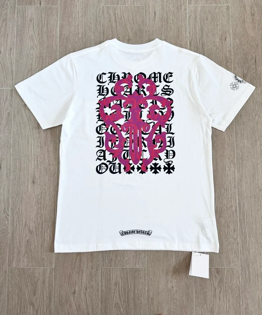 Белая футболка Chrome Hearts с принтом кинжала на спине, вид сзади