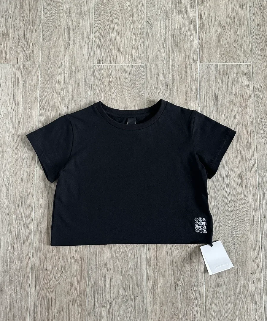 Черная укороченная футболка Chrome Hearts, вид спереди